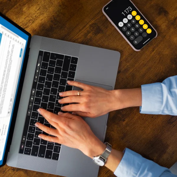 Spreadsheet tutorial for tracking expenses, focusing on calculating installment loan payments effectively.