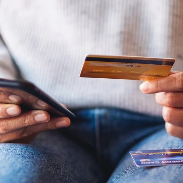 Image illustrating tips for maximizing credit card rewards through strategic spending and selection.